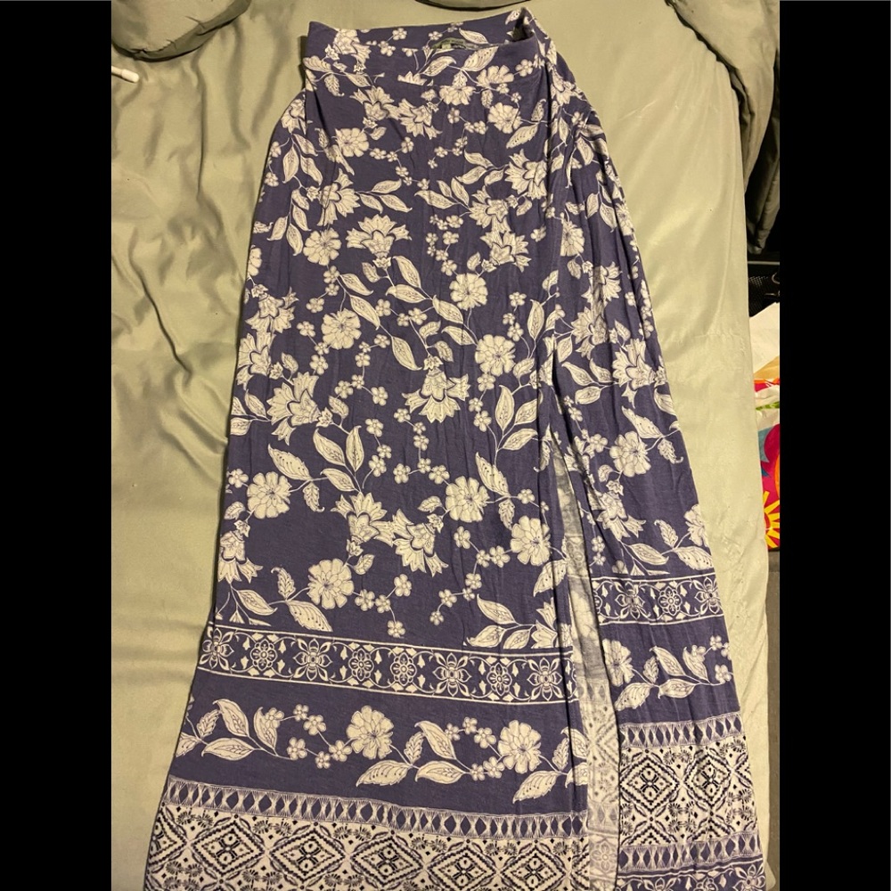 Maxi skirt with slit